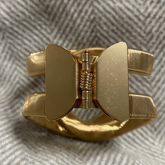 Open Cuff Hinged Bracelet - Picture 4 of 11